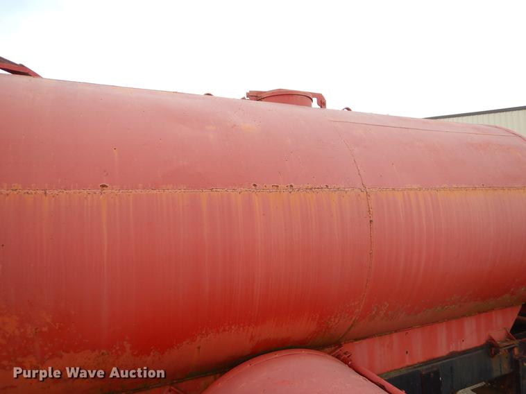 image for item ER9340 1972 Ford tank truck