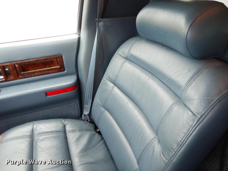 image for item ER9356 1995 Cadillac Fleetwood hearse