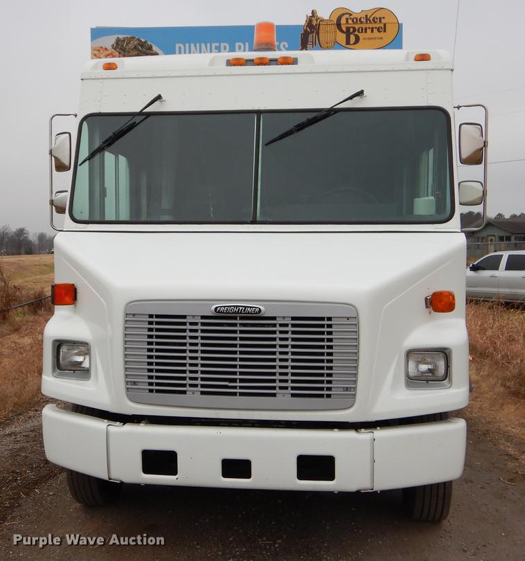 image for item ER9366 2000 Freightliner MT45 delivery truck