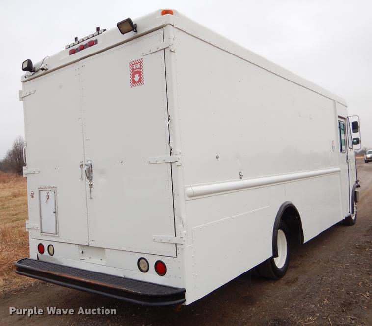 image for item ER9366 2000 Freightliner MT45 delivery truck