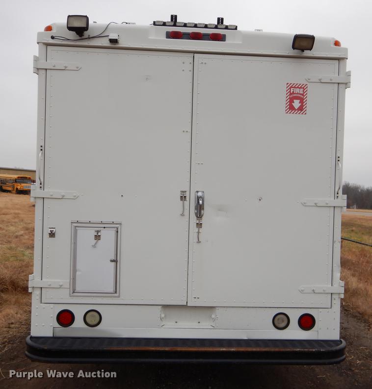 image for item ER9366 2000 Freightliner MT45 delivery truck