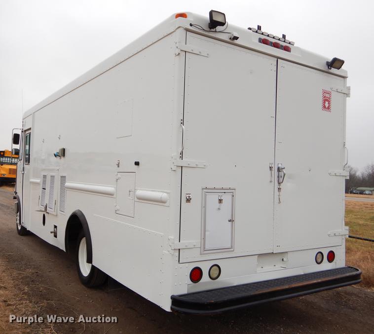 image for item ER9366 2000 Freightliner MT45 delivery truck