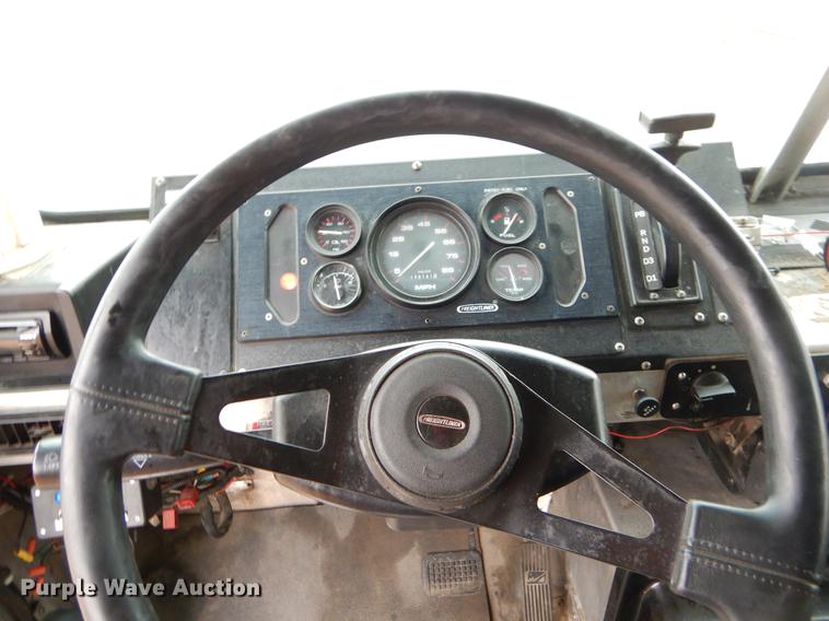 image for item ER9366 2000 Freightliner MT45 delivery truck