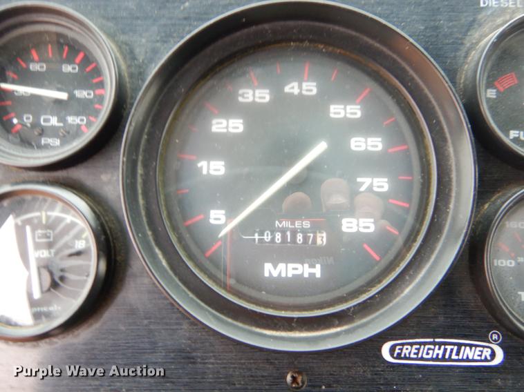 image for item ER9366 2000 Freightliner MT45 delivery truck