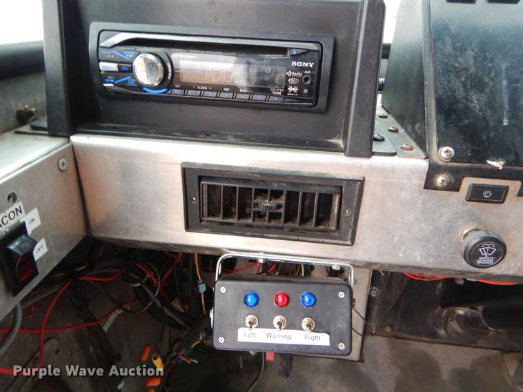 image for item ER9366 2000 Freightliner MT45 delivery truck