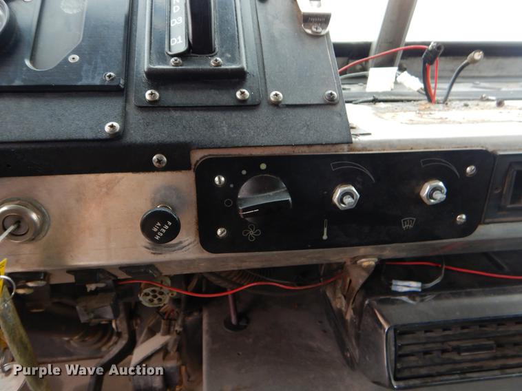 image for item ER9366 2000 Freightliner MT45 delivery truck