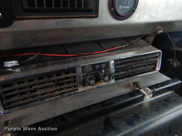 image for item ER9366 2000 Freightliner MT45 delivery truck