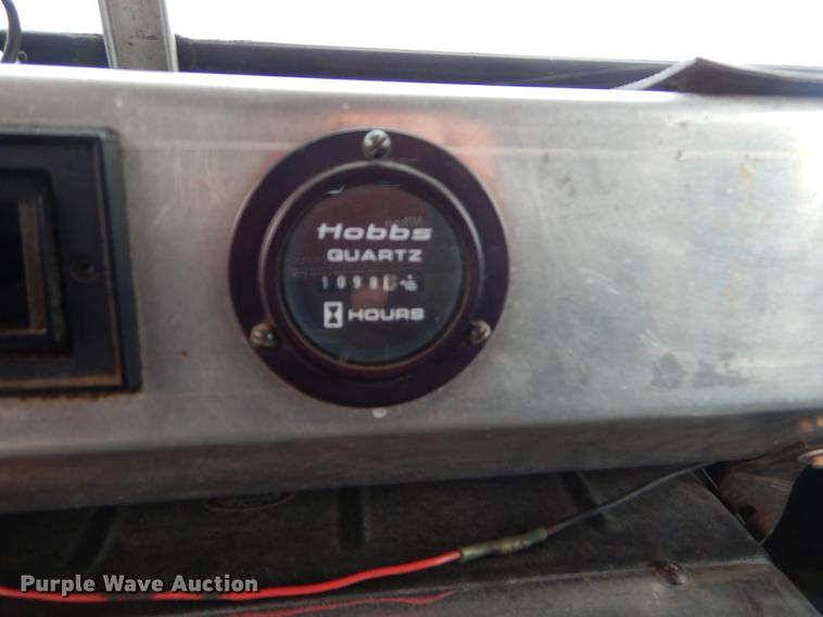 image for item ER9366 2000 Freightliner MT45 delivery truck