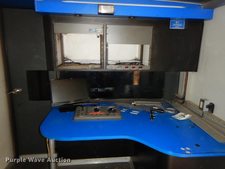 image for item ER9366 2000 Freightliner MT45 delivery truck