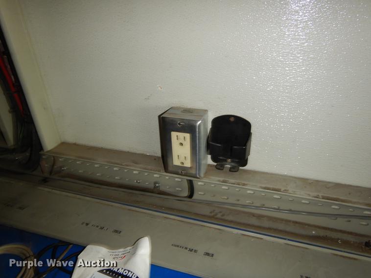 image for item ER9366 2000 Freightliner MT45 delivery truck