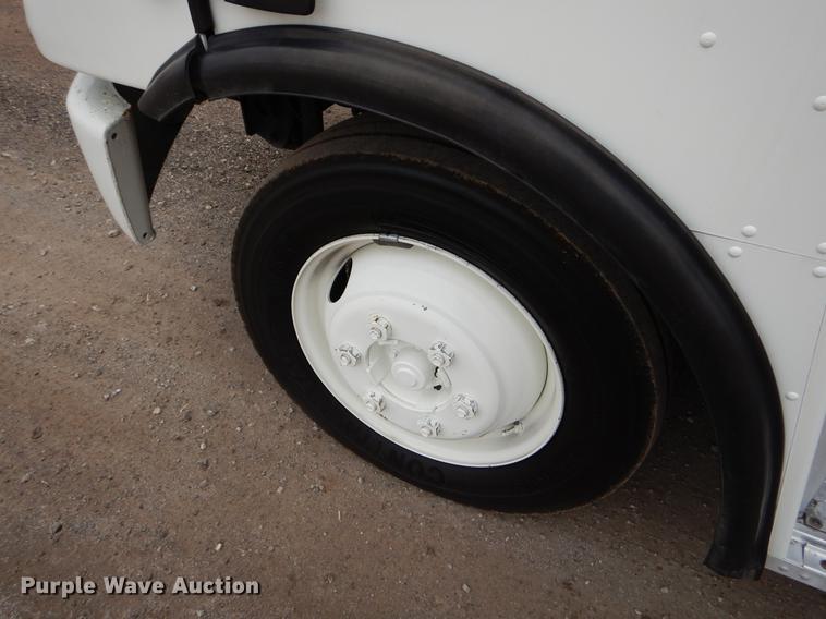 image for item ER9366 2000 Freightliner MT45 delivery truck