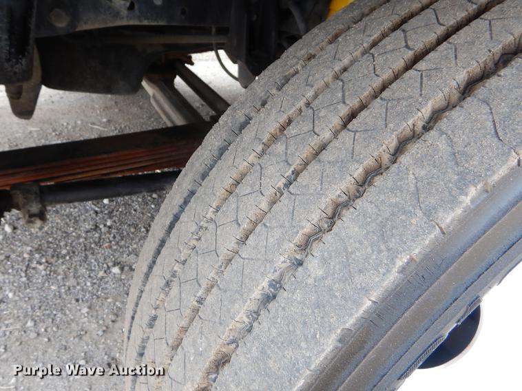 image for item ER9366 2000 Freightliner MT45 delivery truck