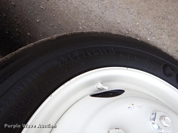 image for item ER9366 2000 Freightliner MT45 delivery truck