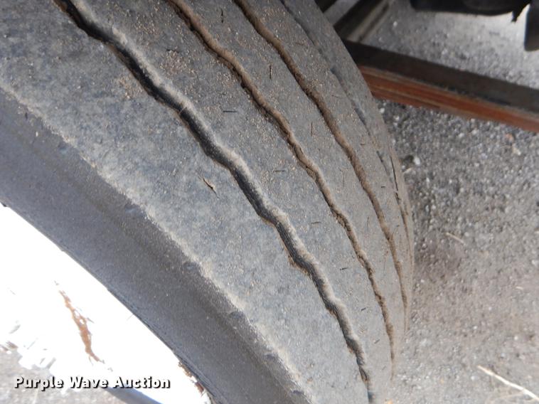 image for item ER9366 2000 Freightliner MT45 delivery truck