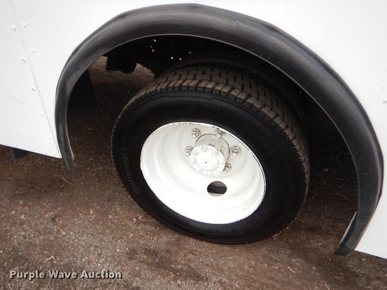 image for item ER9366 2000 Freightliner MT45 delivery truck