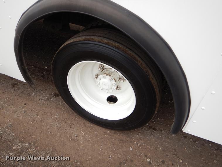 image for item ER9366 2000 Freightliner MT45 delivery truck