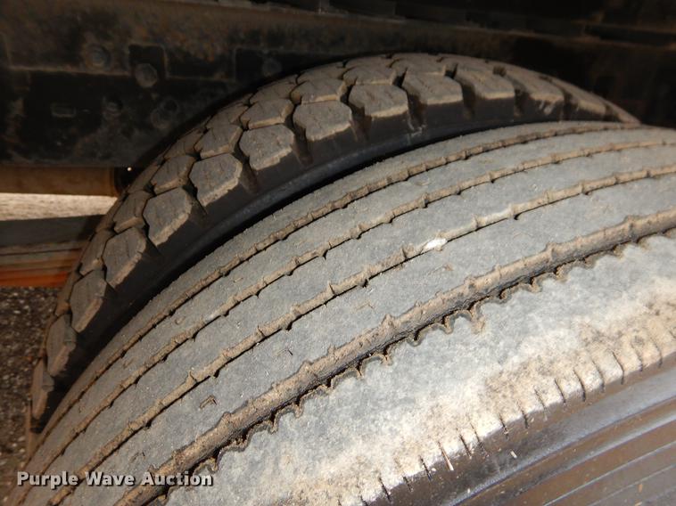 image for item ER9366 2000 Freightliner MT45 delivery truck