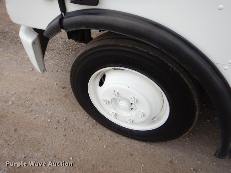 image for item ER9366 2000 Freightliner MT45 delivery truck