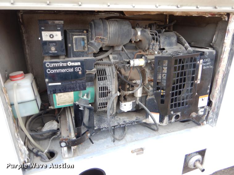 image for item ER9366 2000 Freightliner MT45 delivery truck