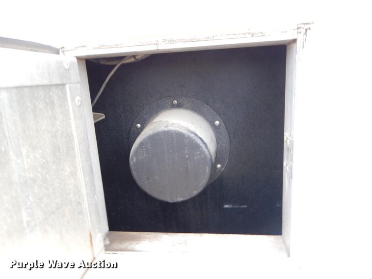 image for item ER9366 2000 Freightliner MT45 delivery truck