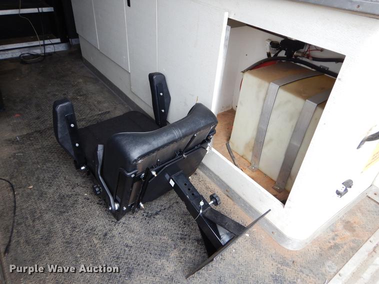 image for item ER9366 2000 Freightliner MT45 delivery truck