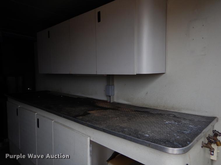 image for item ER9366 2000 Freightliner MT45 delivery truck