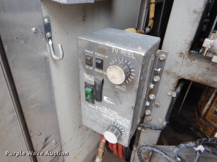 image for item ER9366 2000 Freightliner MT45 delivery truck