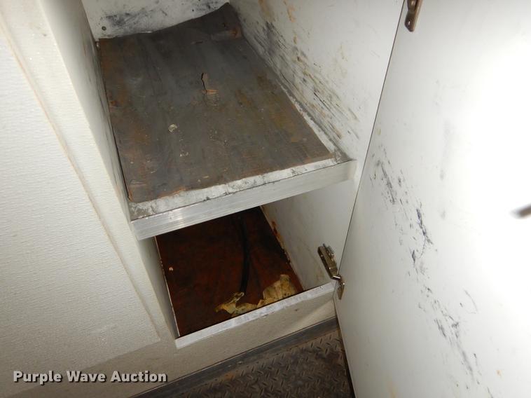 image for item ER9366 2000 Freightliner MT45 delivery truck