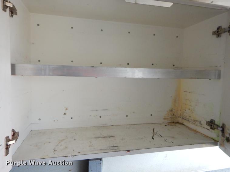 image for item ER9366 2000 Freightliner MT45 delivery truck