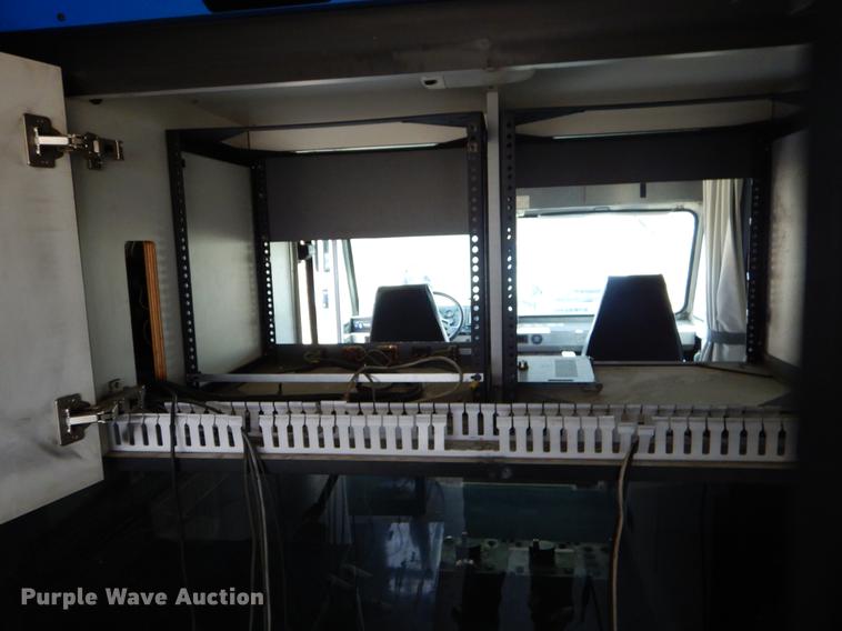 image for item ER9366 2000 Freightliner MT45 delivery truck