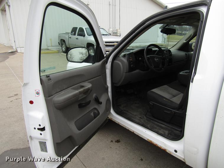 image for item EU9551 2008 Chevrolet Silverado 1500 pickup truck