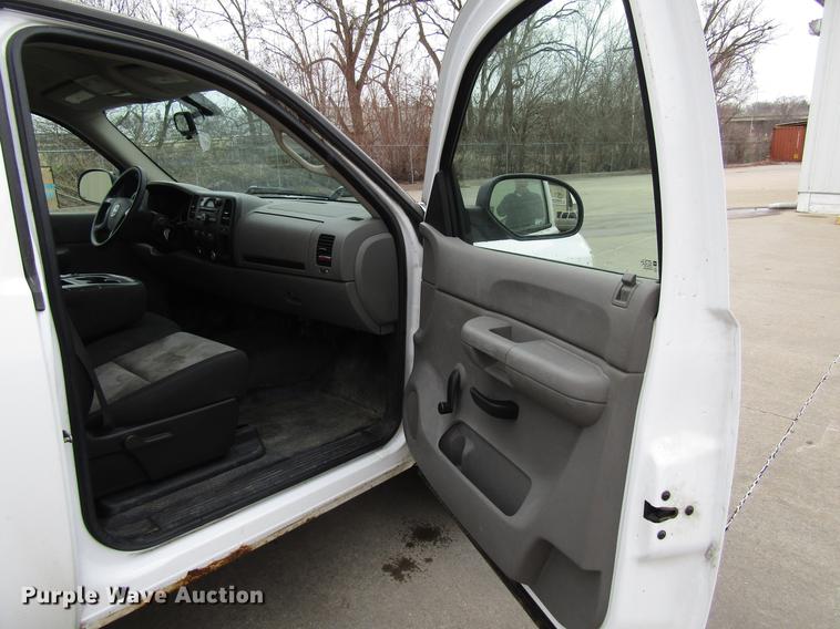 image for item EU9551 2008 Chevrolet Silverado 1500 pickup truck