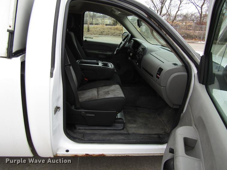 image for item EU9551 2008 Chevrolet Silverado 1500 pickup truck