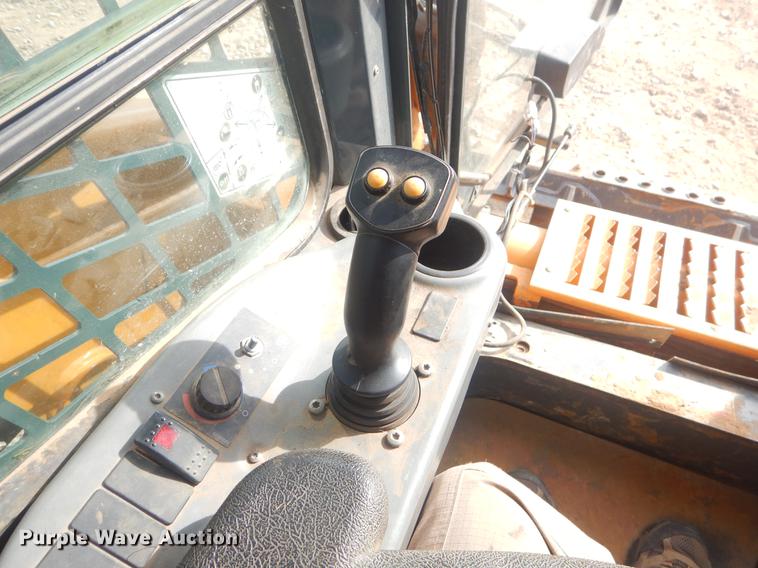 image for item EW9711 2011 Mustang 2100RT skid steer