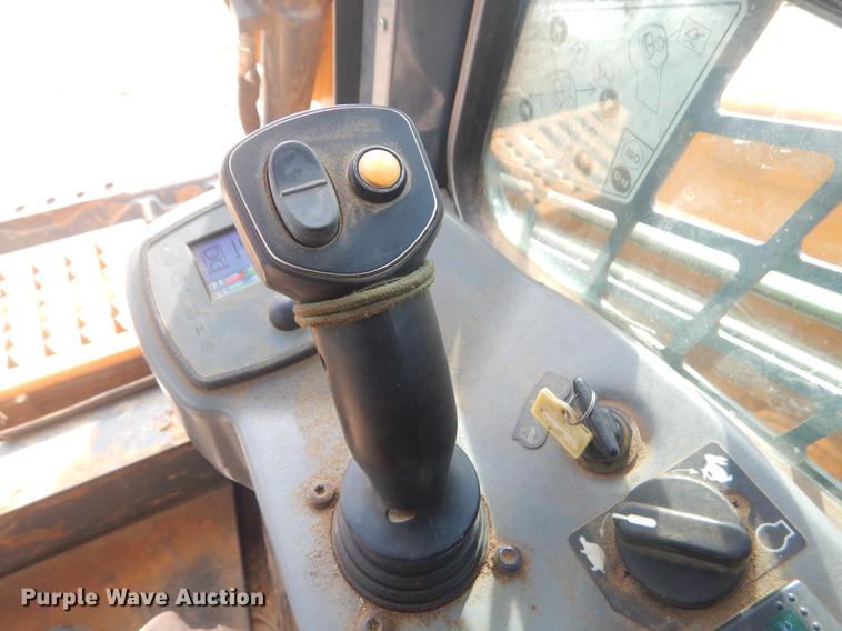 image for item EW9711 2011 Mustang 2100RT skid steer