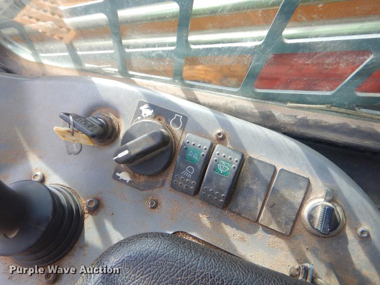 image for item EW9711 2011 Mustang 2100RT skid steer