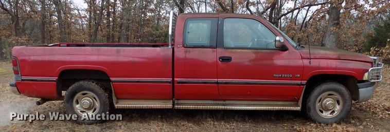image for item FE9562 1995 Dodge Ram 2500 Ext. Cab pickup truck