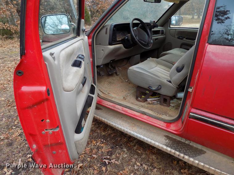 image for item FE9562 1995 Dodge Ram 2500 Ext. Cab pickup truck