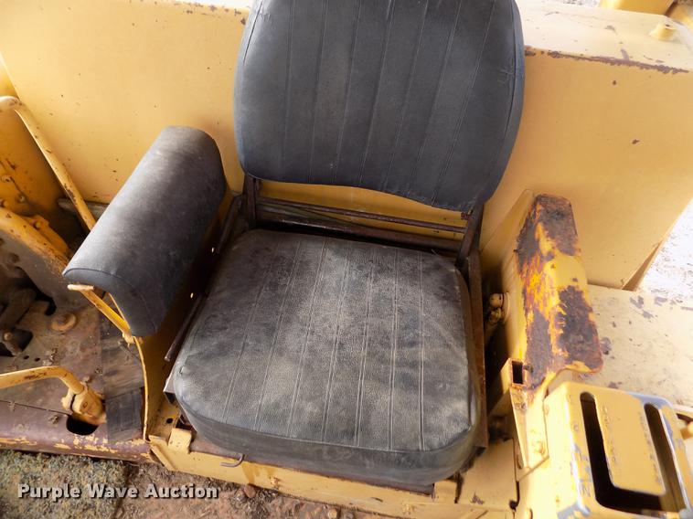 image for item DB9004 1974 Caterpillar D8H dozer