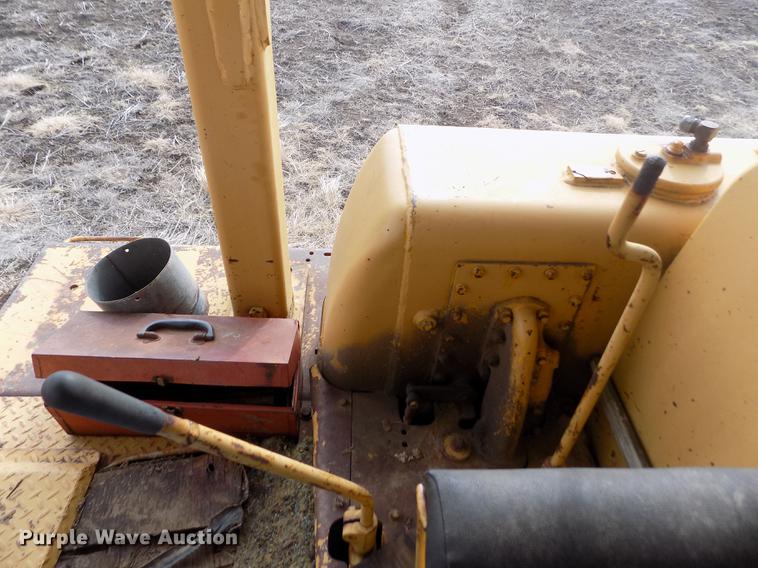 image for item DB9004 1974 Caterpillar D8H dozer