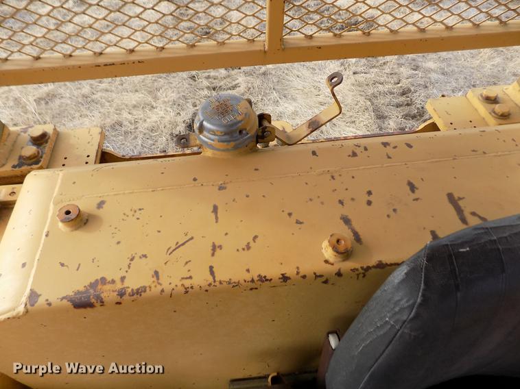 image for item DB9004 1974 Caterpillar D8H dozer