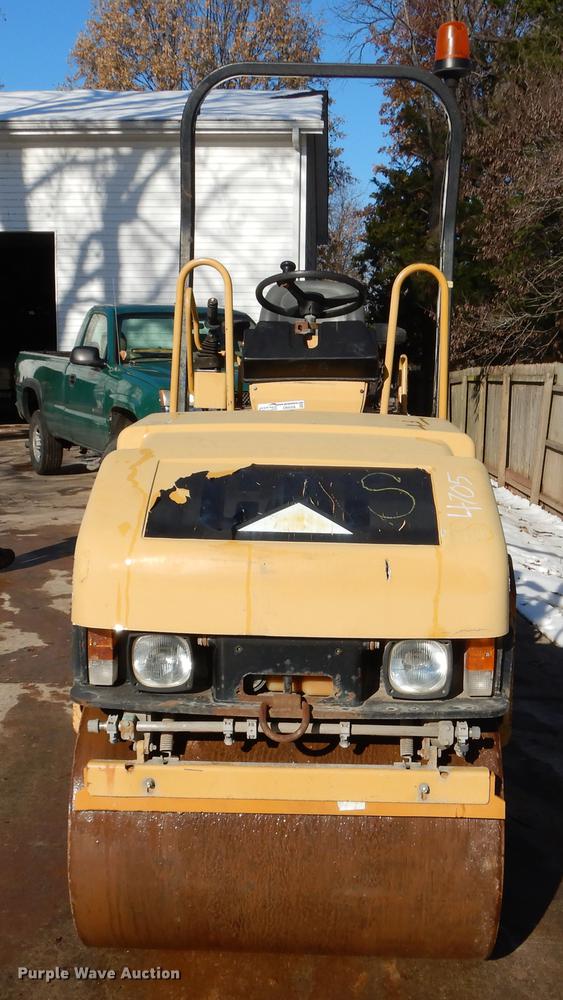 image for item DB9358 2000 Caterpillar CB214D double drum roller