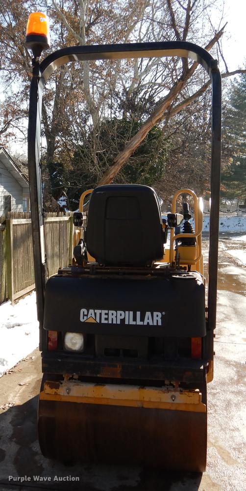 image for item DB9358 2000 Caterpillar CB214D double drum roller