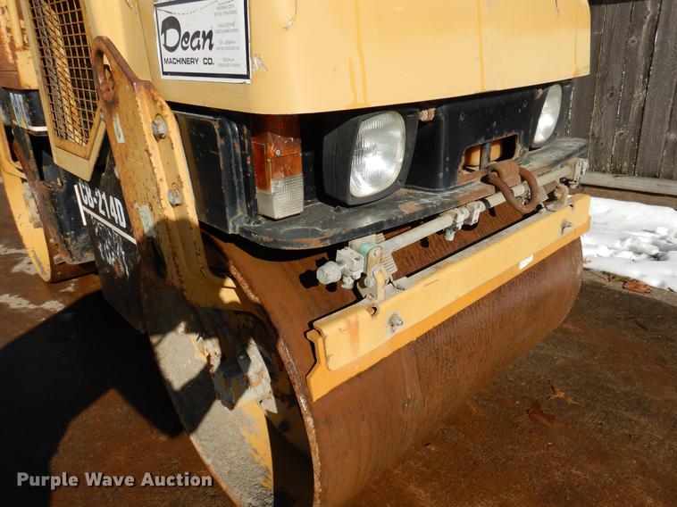 image for item DB9358 2000 Caterpillar CB214D double drum roller