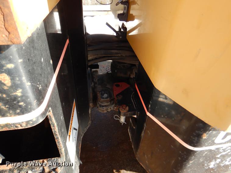 image for item DB9358 2000 Caterpillar CB214D double drum roller