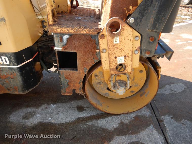 image for item DB9358 2000 Caterpillar CB214D double drum roller