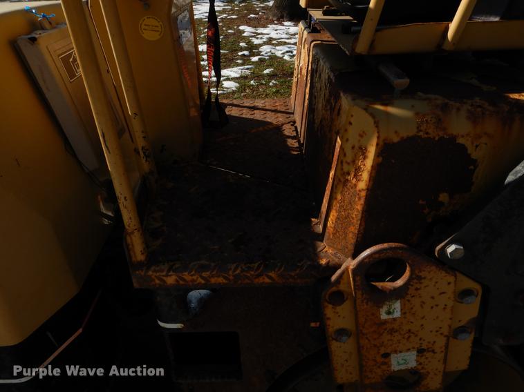 image for item DB9358 2000 Caterpillar CB214D double drum roller