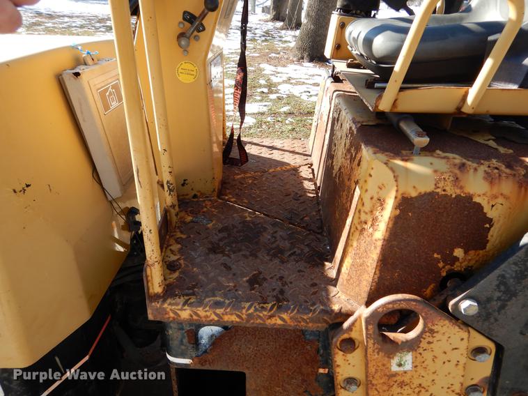 image for item DB9358 2000 Caterpillar CB214D double drum roller