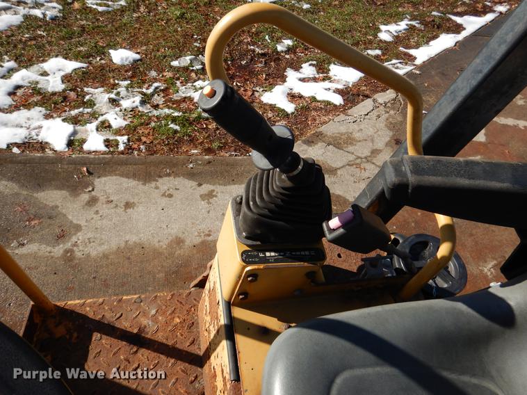 image for item DB9358 2000 Caterpillar CB214D double drum roller