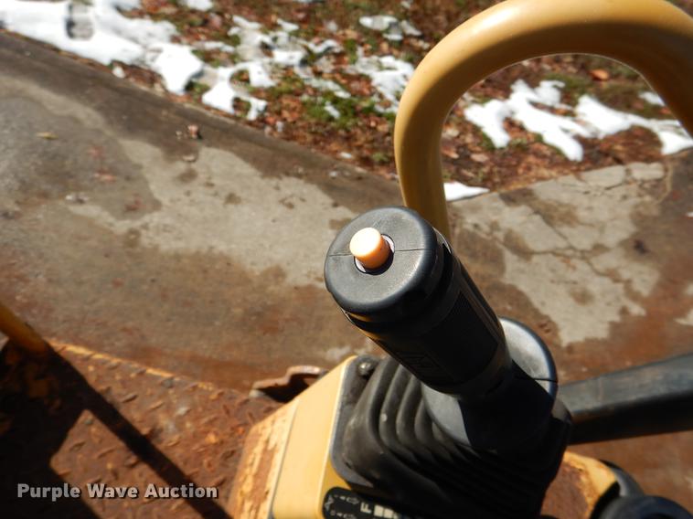 image for item DB9358 2000 Caterpillar CB214D double drum roller